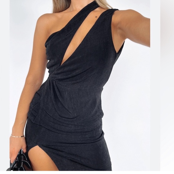 White Fox Boutique Dresses & Skirts - NWT White Fox Black Don’t Miss Out Asymmetrical Dress